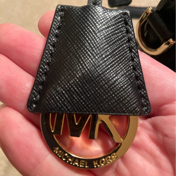 ☺️Sold Locally☺️ Michael Kors Bucket Bag - Picture 15 of 16